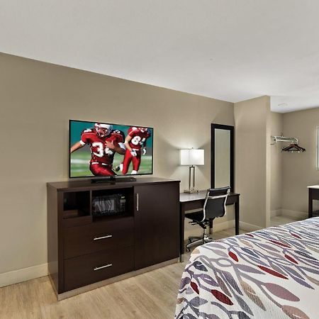 Red Roof Inn ردينغ، كاليفورنيا المظهر الخارجي الصورة