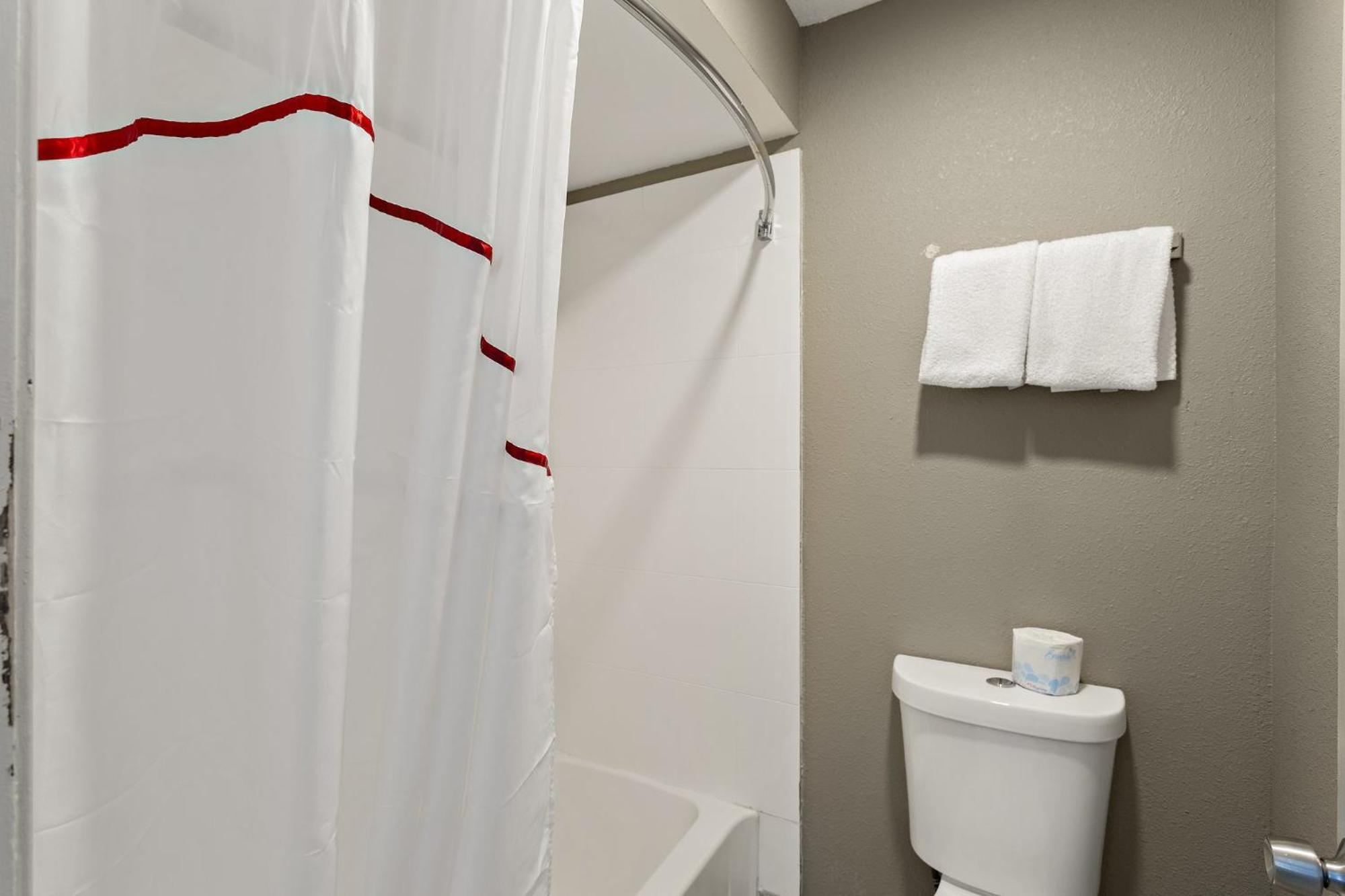Red Roof Inn ردينغ، كاليفورنيا المظهر الخارجي الصورة