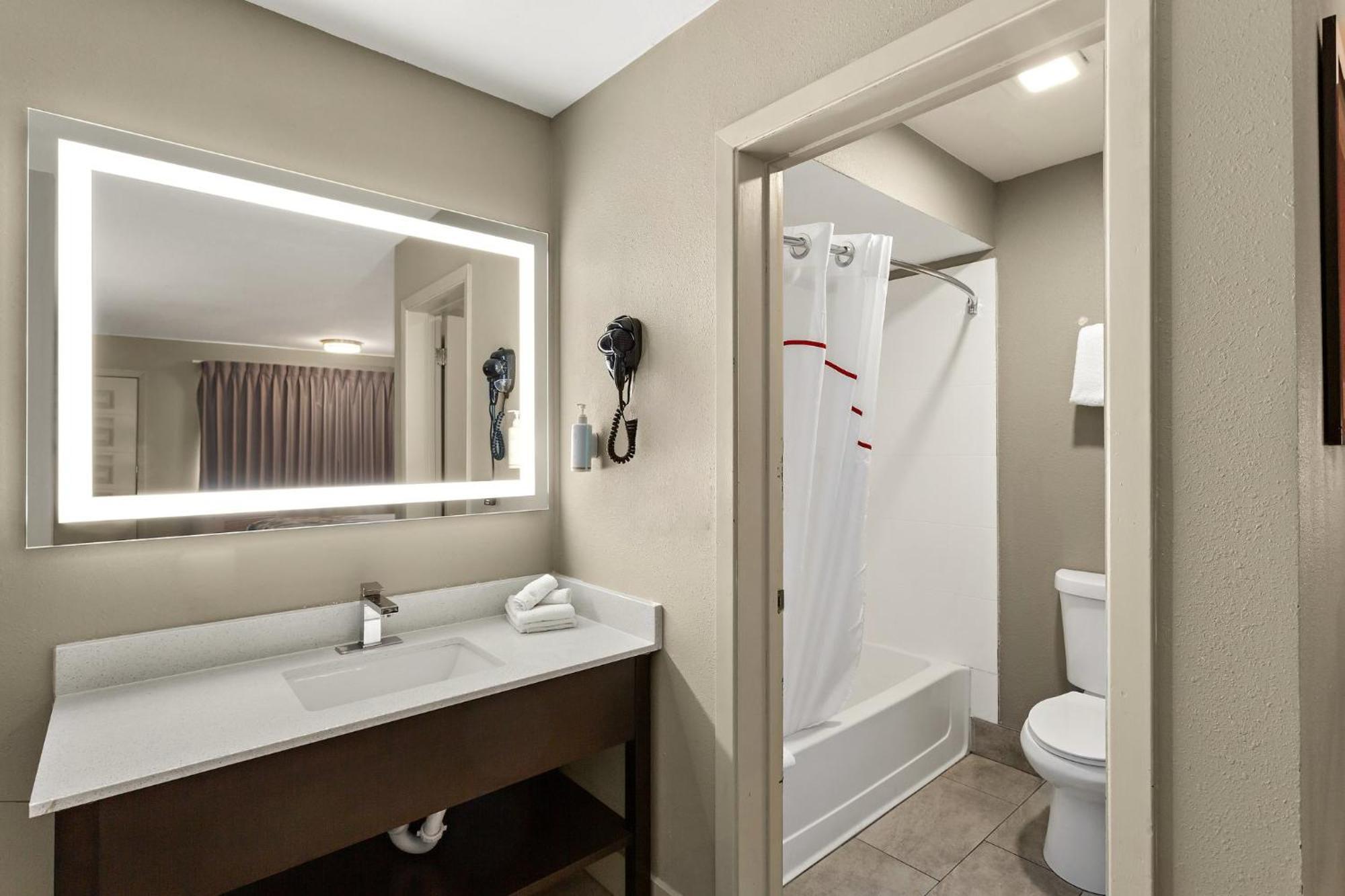 Red Roof Inn ردينغ، كاليفورنيا المظهر الخارجي الصورة