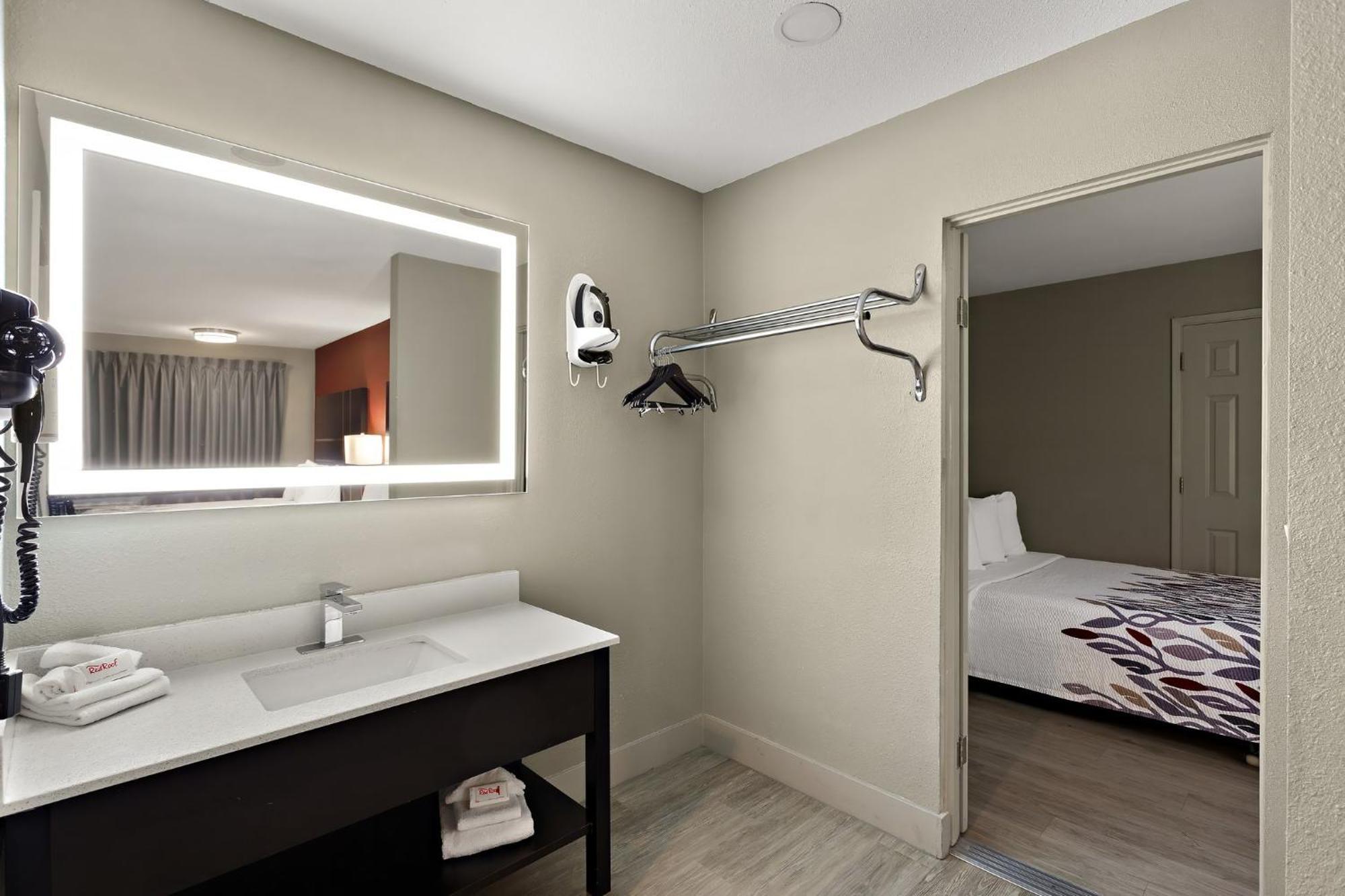 Red Roof Inn ردينغ، كاليفورنيا المظهر الخارجي الصورة