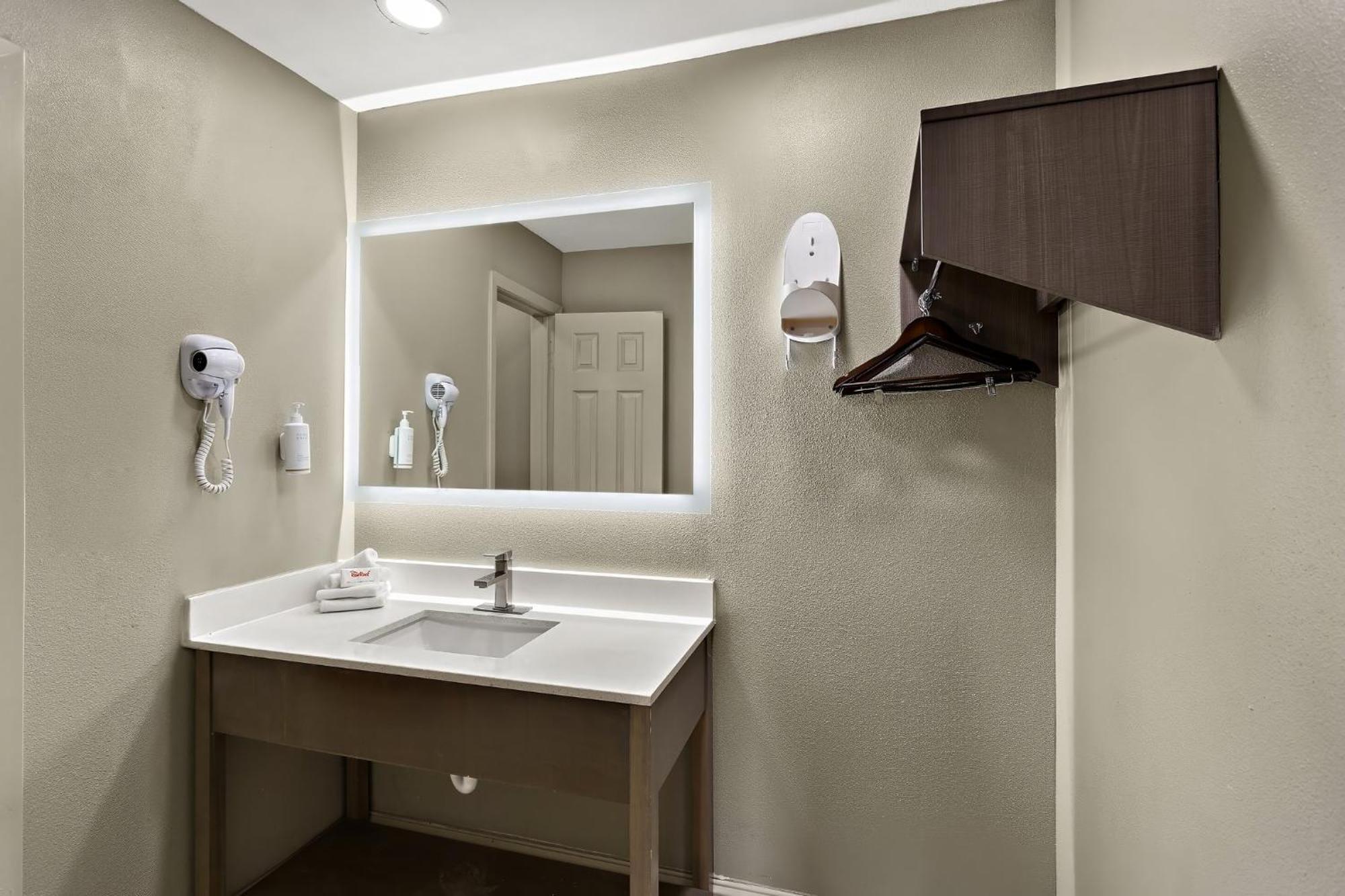 Red Roof Inn ردينغ، كاليفورنيا المظهر الخارجي الصورة
