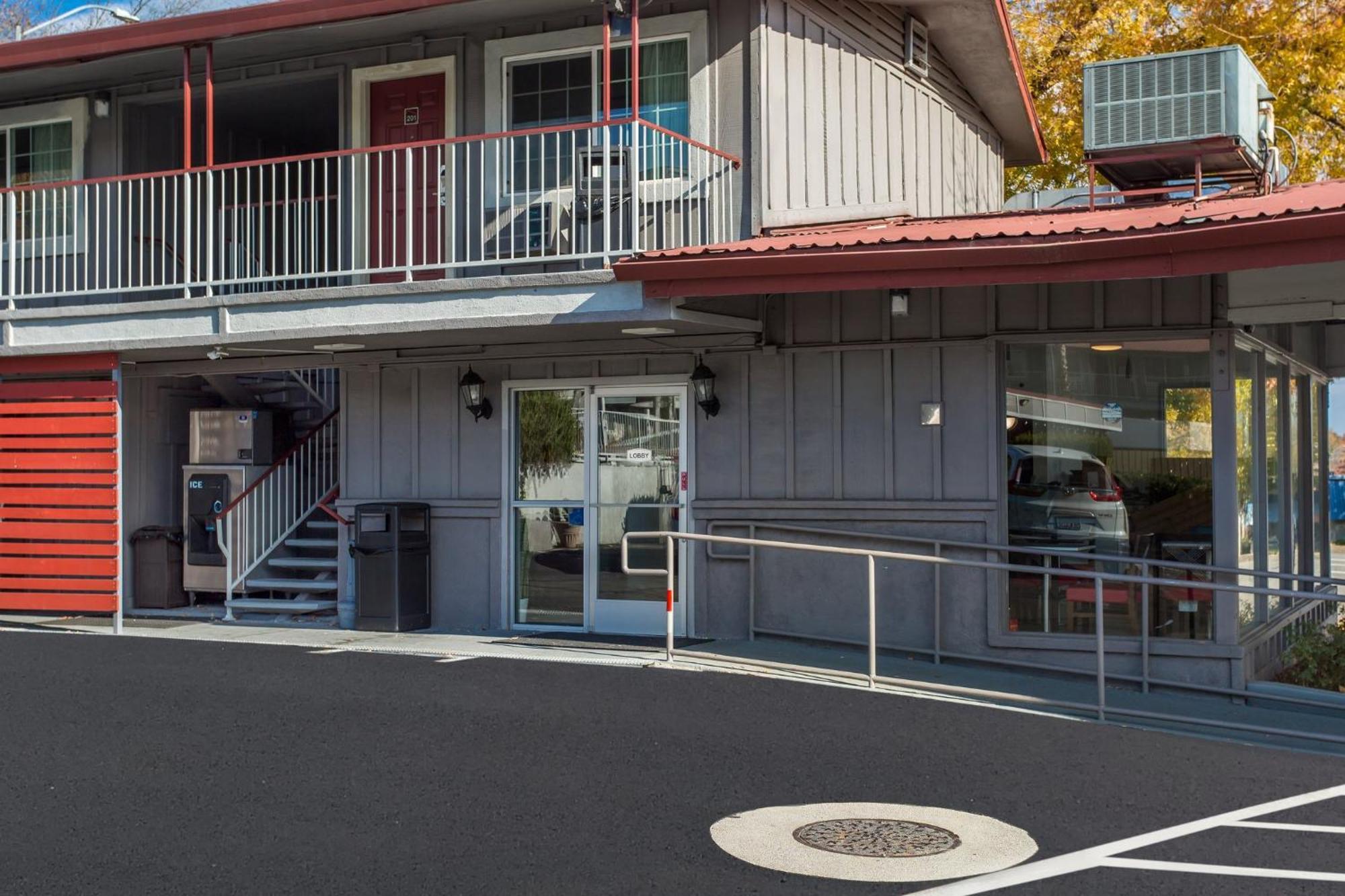 Red Roof Inn ردينغ، كاليفورنيا المظهر الخارجي الصورة
