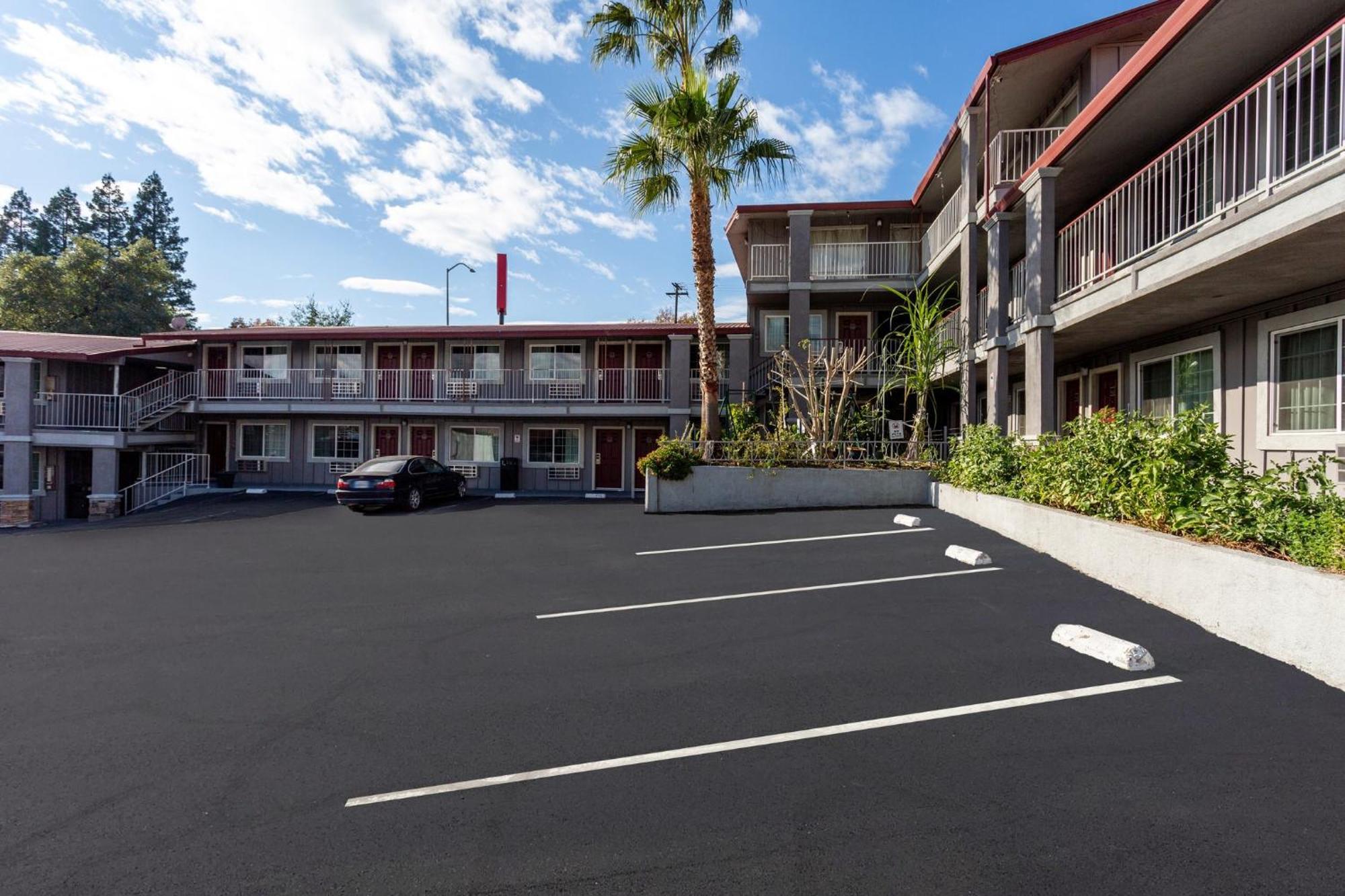 Red Roof Inn ردينغ، كاليفورنيا المظهر الخارجي الصورة