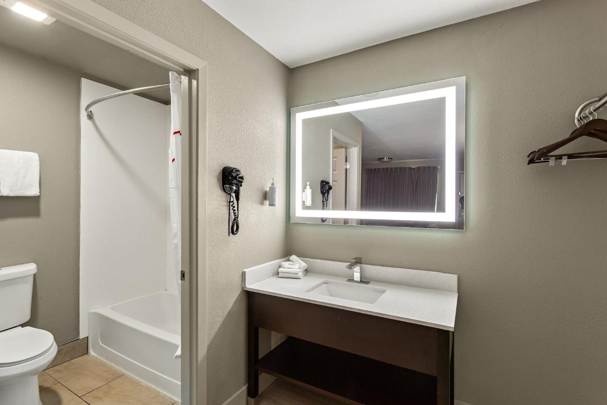 Red Roof Inn ردينغ، كاليفورنيا المظهر الخارجي الصورة