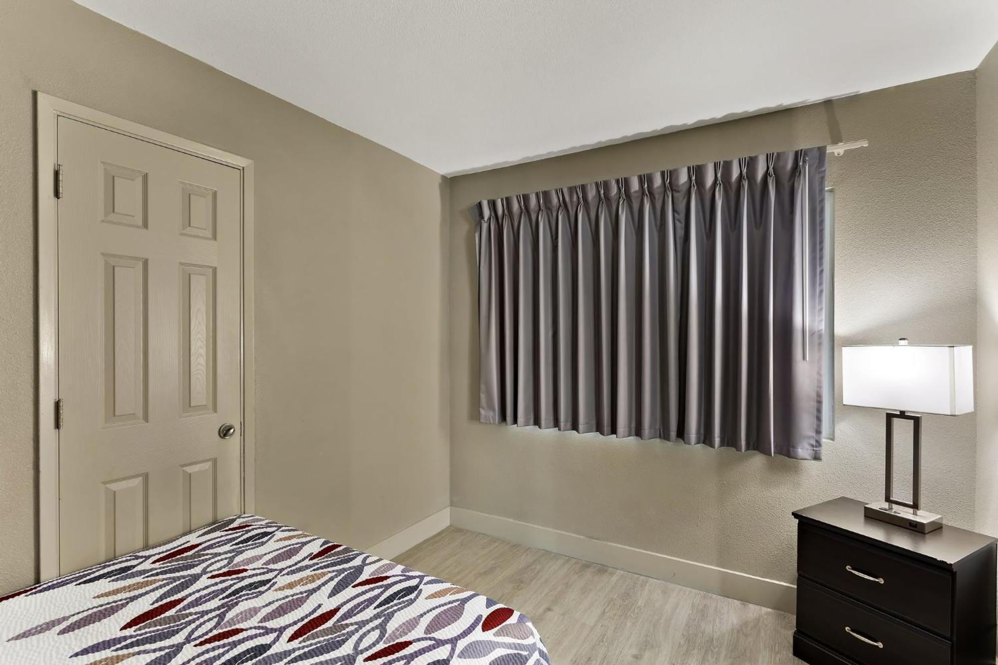 Red Roof Inn ردينغ، كاليفورنيا المظهر الخارجي الصورة