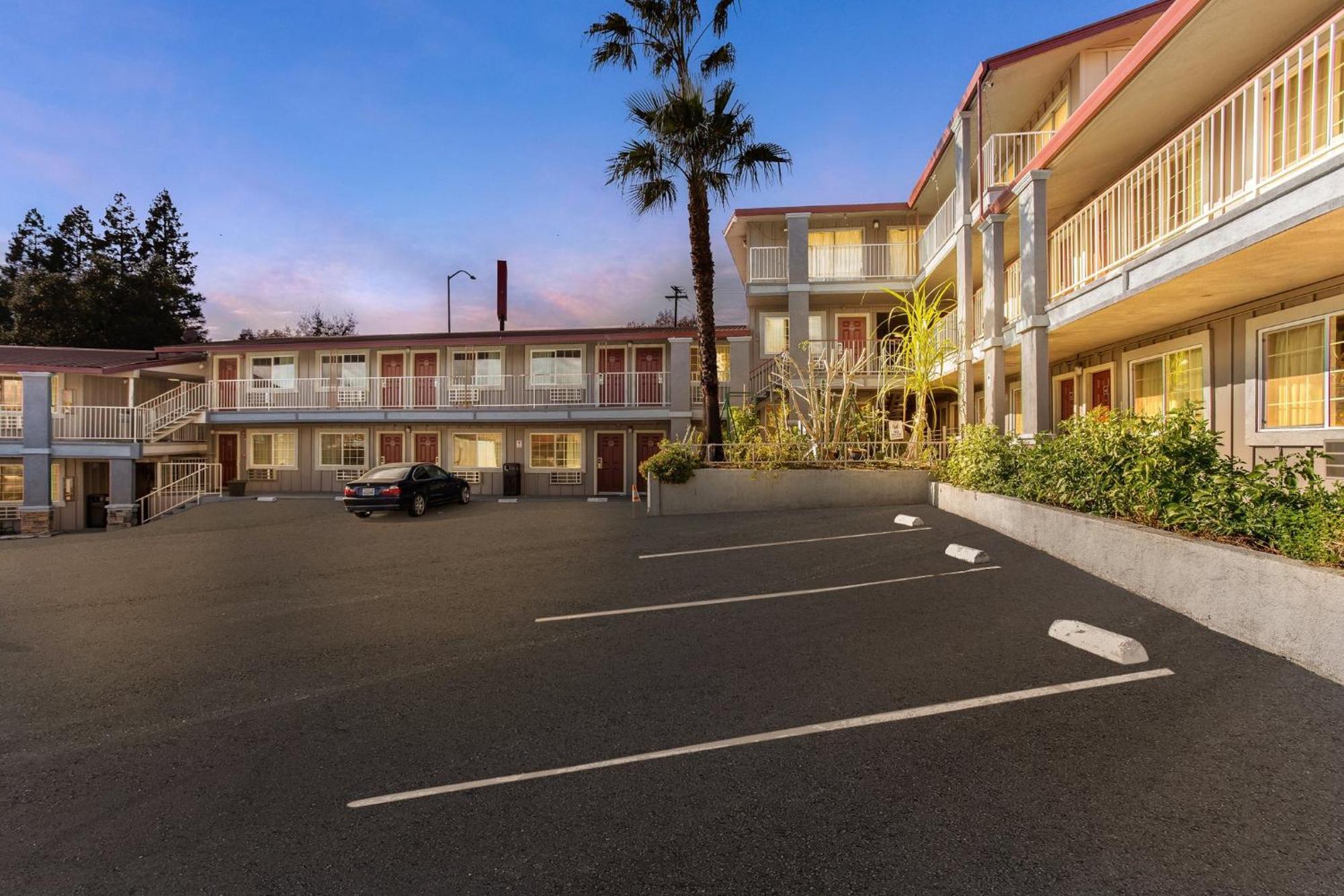 Red Roof Inn ردينغ، كاليفورنيا المظهر الخارجي الصورة