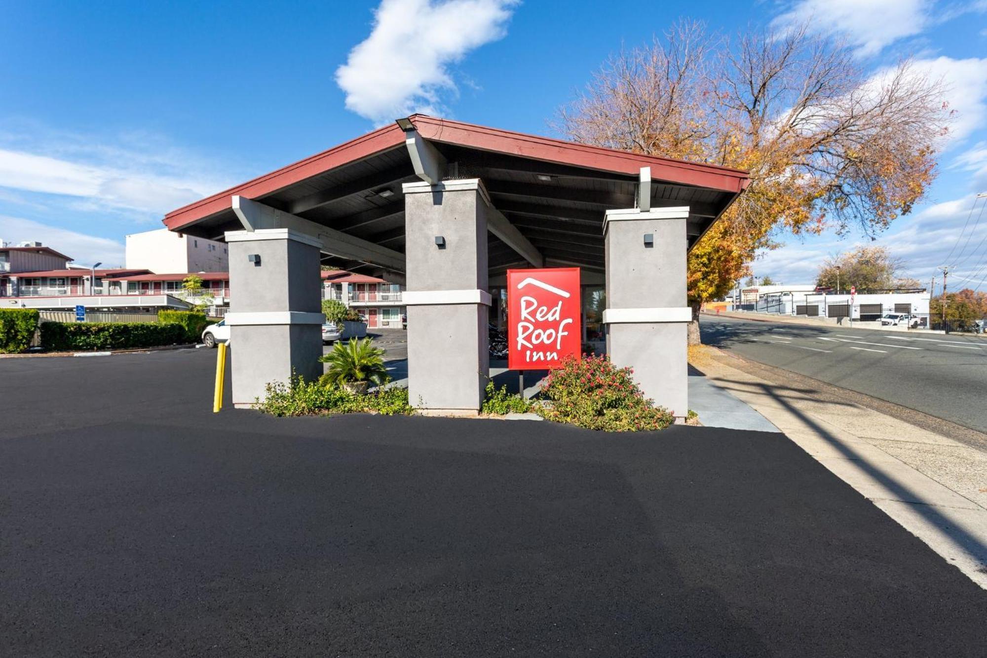 Red Roof Inn ردينغ، كاليفورنيا المظهر الخارجي الصورة