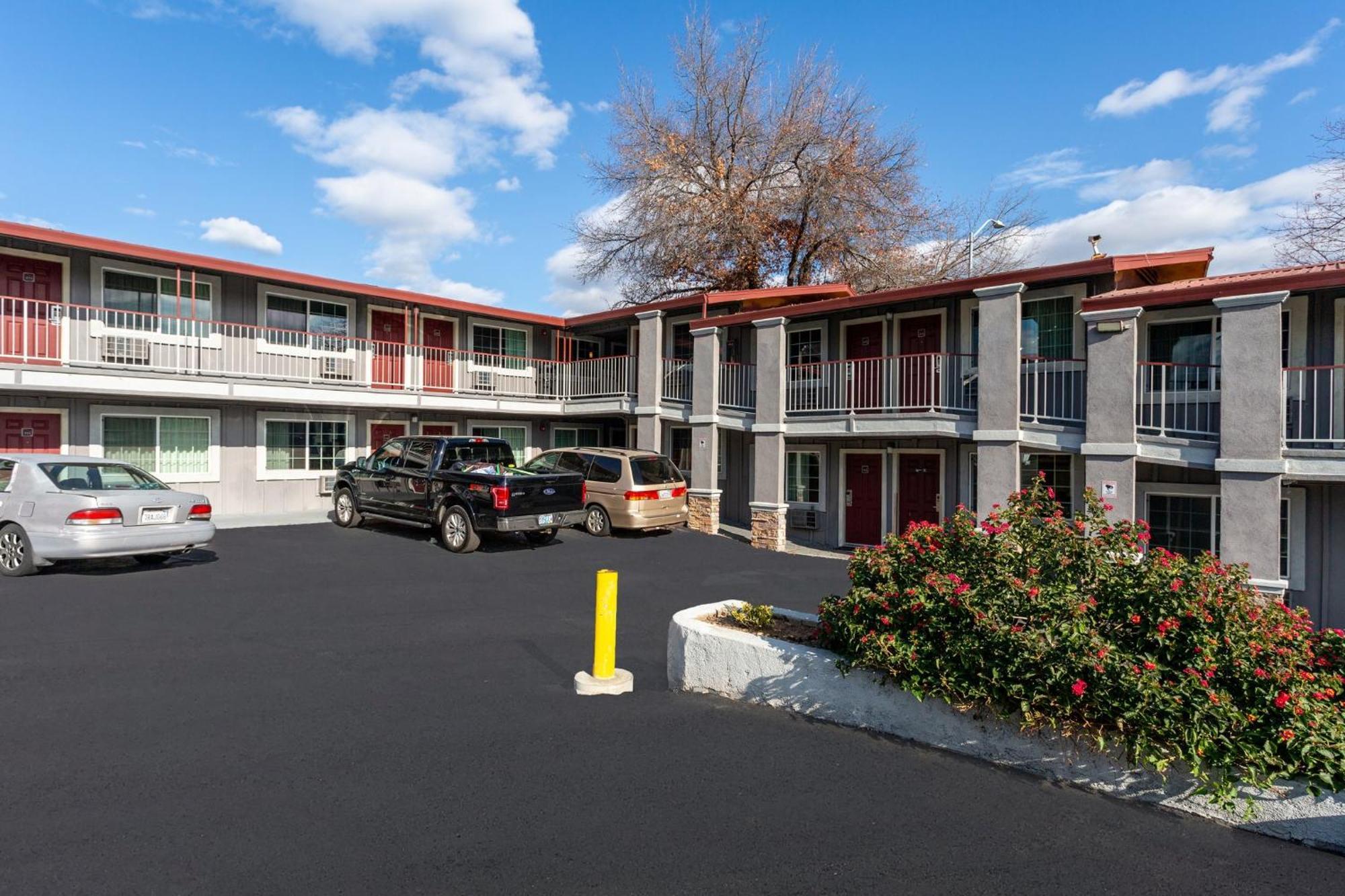 Red Roof Inn ردينغ، كاليفورنيا المظهر الخارجي الصورة