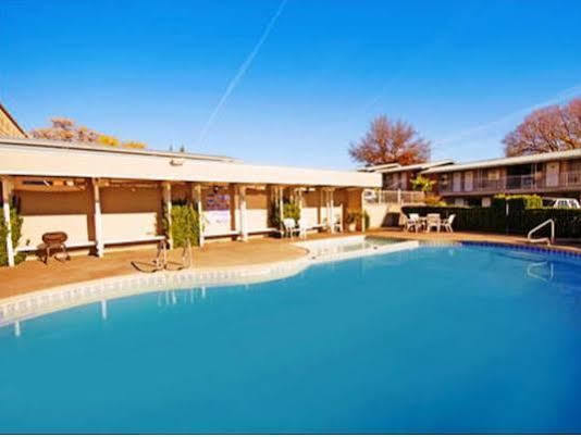 Red Roof Inn ردينغ، كاليفورنيا المظهر الخارجي الصورة